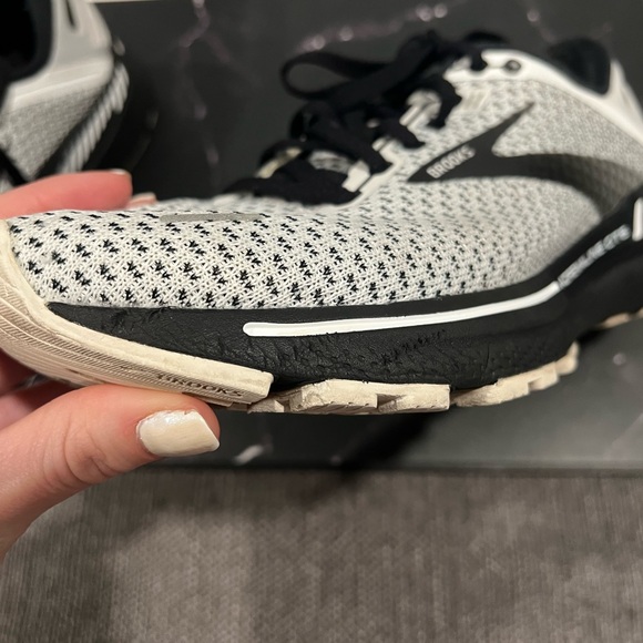 Brooks Adrenaline GTS Black White Women’s Running Shoes Size 7.5 - Picture 17 of 17